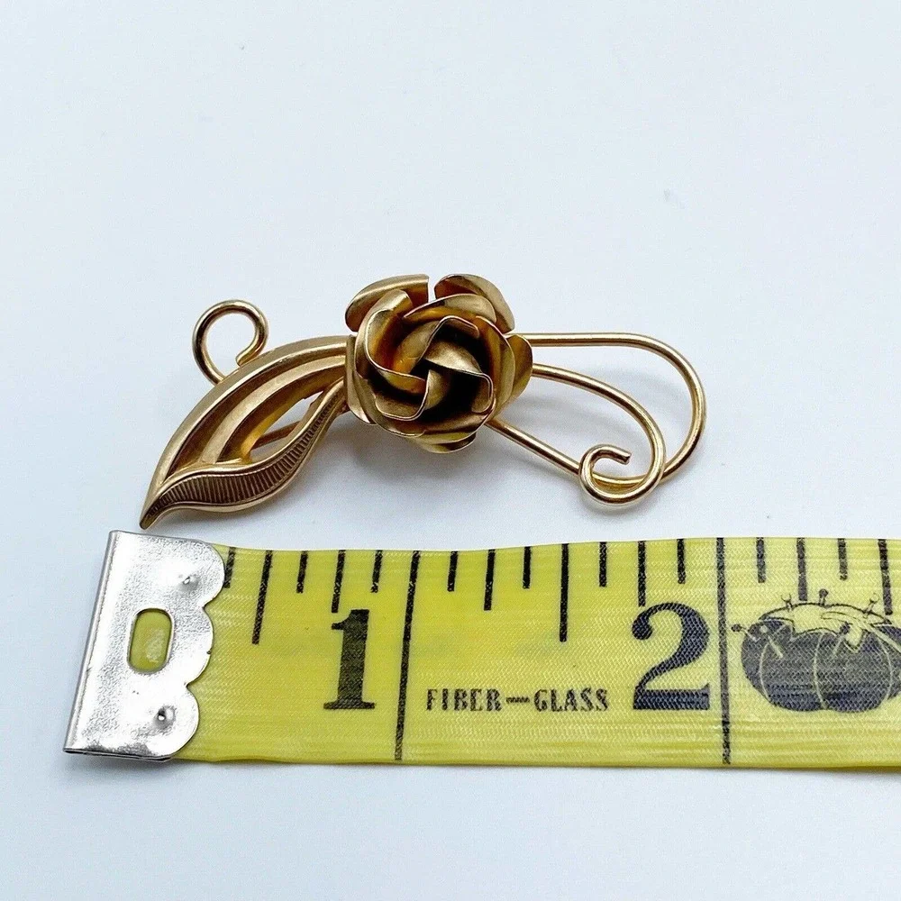 Vintage Matte Gold Tone Rose Swirl Brooch Pin 3-D Dimensional Floral Sweet 2" - Picture 4 of 4